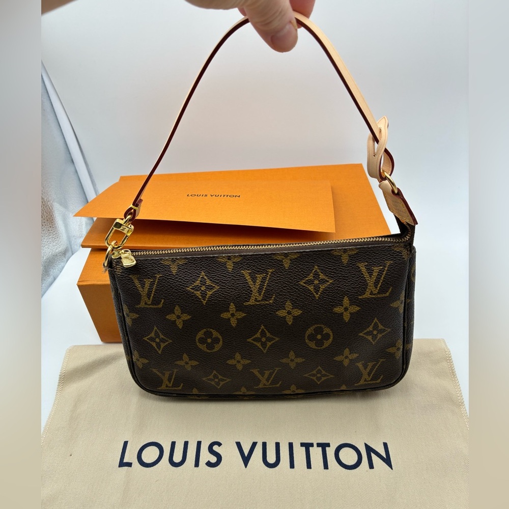 Louis Vuitton Monogram pochette bag with LV  dust bag and box